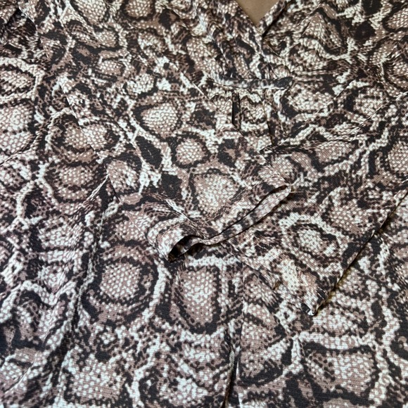 Liz Claiborne Snake Print Blouse Womens Medium Brown V Neck Business Chic - Picture 6 of 8